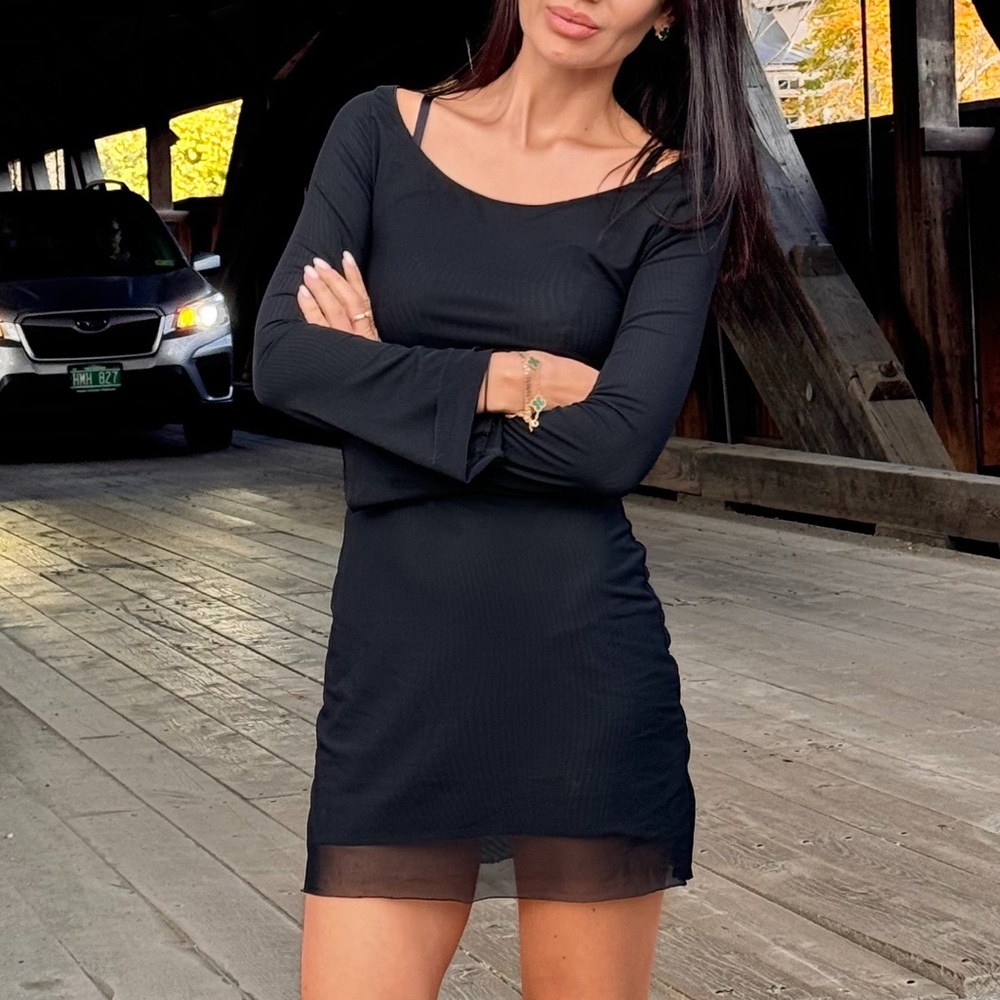 Classic Black Long-Sleeve Bodycon Dress